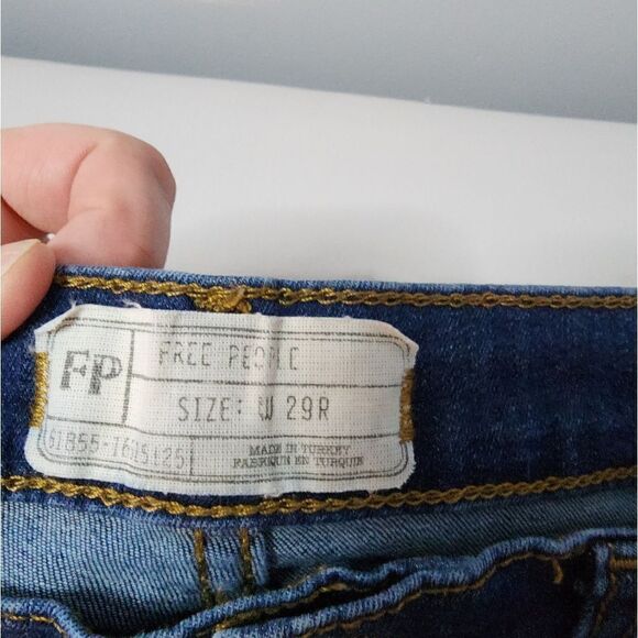 FREE PEOPLE WOMEN'S DISTRESSED HOLEY SKINNY DENIM JEANS BLUE SIZE 29R - Picture 6 of 6